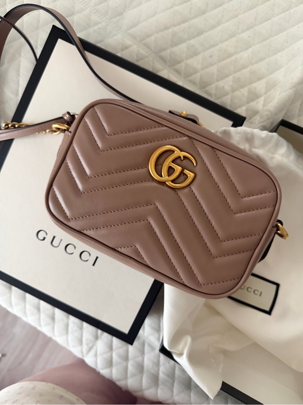 Gucci Marmont Matelassé Leather Camera Bag - Picture 2 of 4